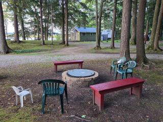 Lakefront! Twin Birch Resort - The Red Laker - Honor - 1