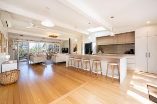 Arlo Beach House Beachside with Fireplace - Somers - 3
