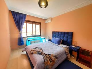 Duplex Raffiné avec Terrasse verdoyante et mur végétal - À 300m du Jardin Majorelle et Musée Yves Saint Laurent - Netflix et IPTV - Marrakesh - 3
