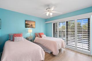 Corner Unit With Lake and Fountain Views #248 - Naples - 7