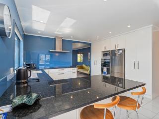 Seaspray Retreat - Matarangi Holiday Home - 2