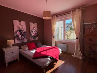 Maison Spacieuse avec Piscine Privée et Jardin à Saint Jean de Monts - FR-1-323-381 - 4