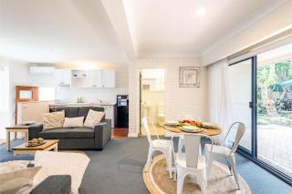 Maestral II - Beachside Villa with Private Garden - 3