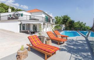 Gorgeous Home In Brela With Jacuzzi - Baška Voda - 0