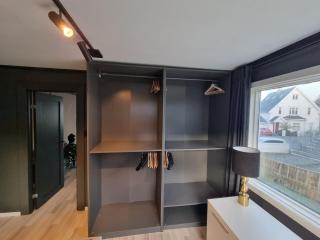 Spacious and central apartment with a private garden and free parking - Stavanger - 1