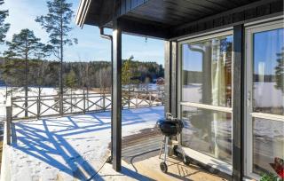 Amazing Home In Årjäng With Lake View - Årjäng - 9