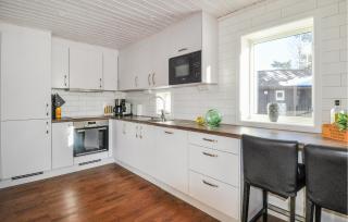 Amazing Home In Årjäng With Lake View - Årjäng - 4