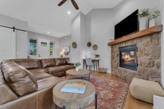 Luxury Mountain Retreat with studio apartment - 9