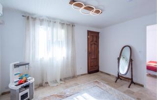 Gorgeous Home In Le Rove With Wifi - Le Rove - 3