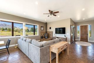 Mountain View Country Farmhouse - 2