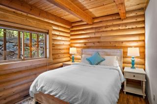 Lakefront Log Cabin with Hot Tub, Huge Game Room and Direct Access to Cle Elum Lake - 4
