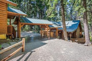 Lakefront Log Cabin with Hot Tub, Huge Game Room and Direct Access to Cle Elum Lake - 3