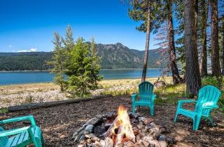 Lakefront Log Cabin with Hot Tub, Huge Game Room and Direct Access to Cle Elum Lake - 1