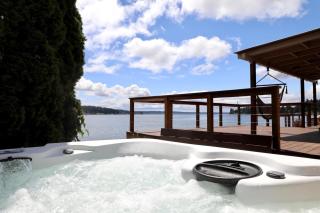 Modern Beachfront Cabin with Hot Tub and Spectacular Views - Allyn - 8