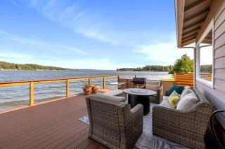 Modern Beachfront Cabin with Hot Tub and Spectacular Views - Allyn - 1