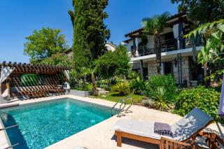 Artistic Beach House with Pool - Jadranovo - 2
