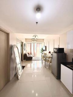 Spacious and Aesthetic 2 Bedroom with City-View Balcony at Grass Residences QC - Manille - 8