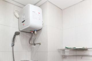 Homey and Tidy Studio Monroe Tower Apartment By Travelio - Cikarang - 3