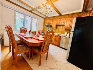 Sunlit Haven Apartment - Free Parking - 1