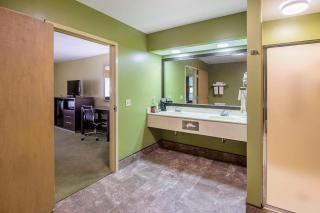 Quality Inn Paris - 1