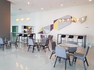 Spacious Studio Apartment Accses to Pakuwon Mall at Tanglin Supermall Mansion By Travelio - Surabaya - 6