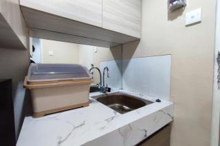 Comfortable and Modern 1BR without Living Room at Amartha View Apartment By Travelio - Semarang - 5