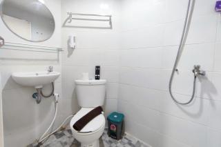 Comfortable and Modern 1BR without Living Room at Amartha View Apartment By Travelio - Semarang - 4