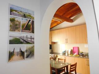 Dinas Guesthouse - Lagos - 0