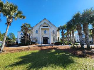 Modern King bed Haven,Free parking, Pool, Balcony - Santa Rosa Beach - 0