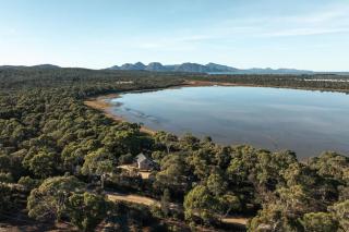 Waterfront - Hot Tub - Sauna - Serenity - Coles Bay - 4