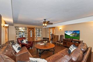 Big 10 Luxury Cabin/Walk to Snow Summit- HotTub - Big Bear Lake - 6