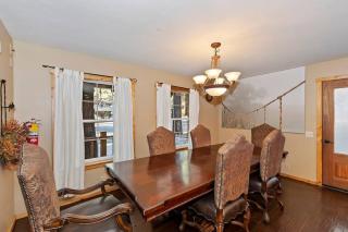Big 10 Luxury Cabin/Walk to Snow Summit- HotTub - Big Bear Lake - 4