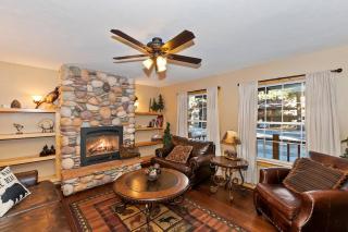 Big 10 Luxury Cabin/Walk to Snow Summit- HotTub - Big Bear Lake - 2