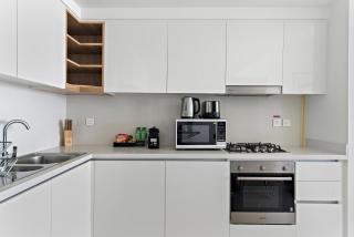 2BR Elegant Interior, Breathtaking Views, Downtown - Dubai - 3
