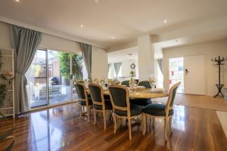 Brighton Blissful - Family Poolside Villa Pool Spa Sauna - 5