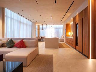 High End 4BR Penthouse with Private Pool and Skyline Views - 3