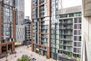 Blueground Canary Wharf balcony doorman elev LON-548 - 6