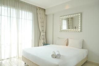 Homey and Comfort Stay 2BR Bellezza Apartment By Travelio - Jakarta - 4