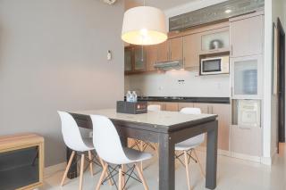 Homey and Comfort Stay 2BR Bellezza Apartment By Travelio - Jakarta - 1