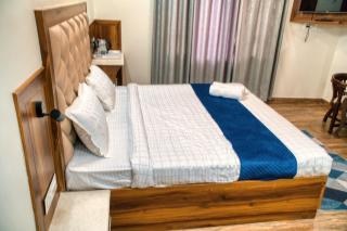 Hill Hideout Rooms & Suites - 9