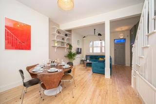 Pass the Keys Airy 1850s Coach House with Private Balcony - London - 9