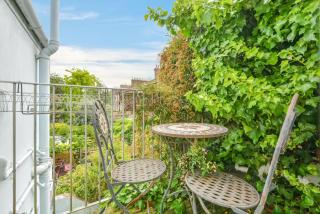 Pass the Keys Airy 1850s Coach House with Private Balcony - London - 6