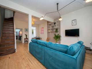 Pass the Keys Airy 1850s Coach House with Private Balcony - London - 4