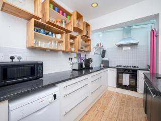 Pass the Keys Airy 1850s Coach House with Private Balcony - London - 1