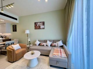 Stylish 1br In Jvc With Pool View - 9