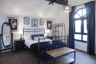 The Emerald Room in a 6 Bedroom Shared Victorian House - Manchester - 0