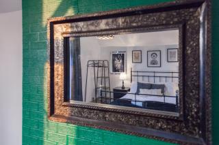 The Emerald Room in a 6 Bedroom Shared Victorian House - Manchester - 7
