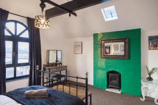 The Emerald Room in a 6 Bedroom Shared Victorian House - Manchester - 6