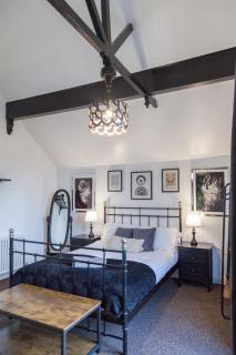 The Emerald Room in a 6 Bedroom Shared Victorian House - Manchester - 5