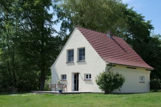 Ferienhaus-Remise-direkt-am-Wasser-im-Gut-Grubnow-Ruegen - Grubnow - 0